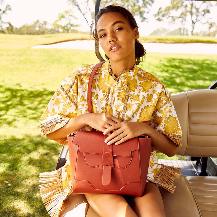 5 Essential Reasons Why You Must Add a Tote Bag to Your Closet in 2022