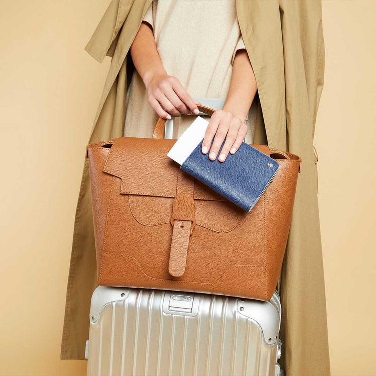 Business Travel Clothes for Women: How To Pack With Ease