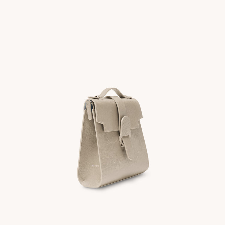 alunna bag pebbled sand side view right