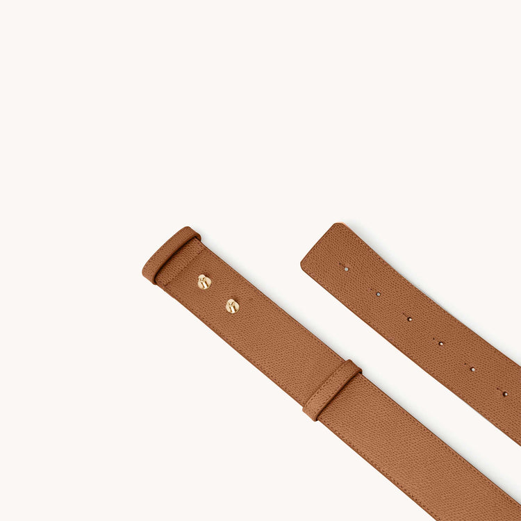 Mini armonica belt in chestnut closeup.