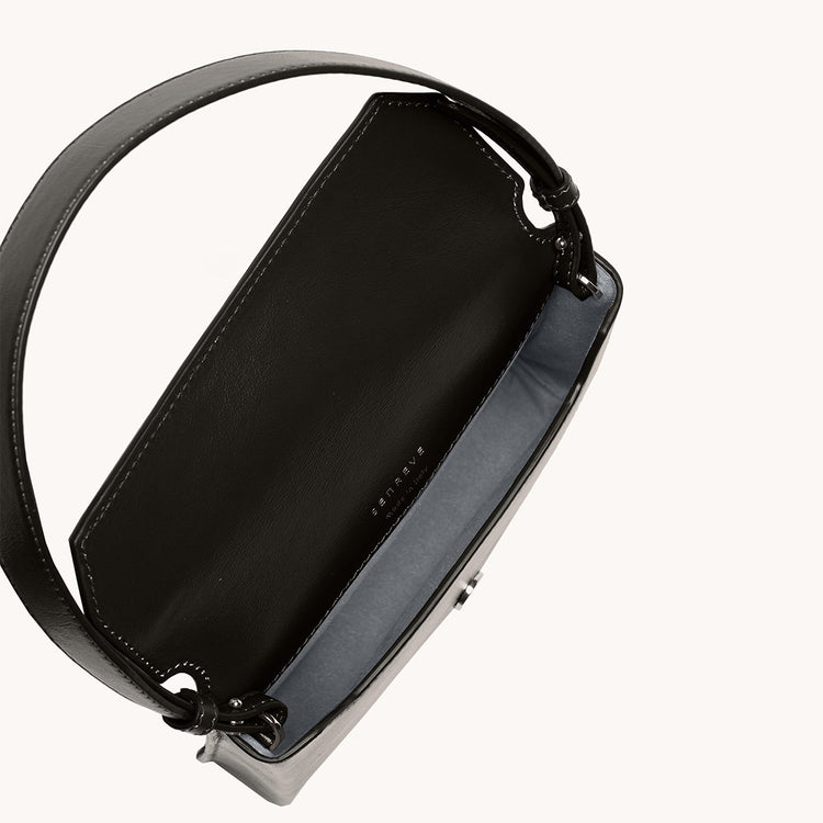 cavalla saddle bag in piatta noir interior view