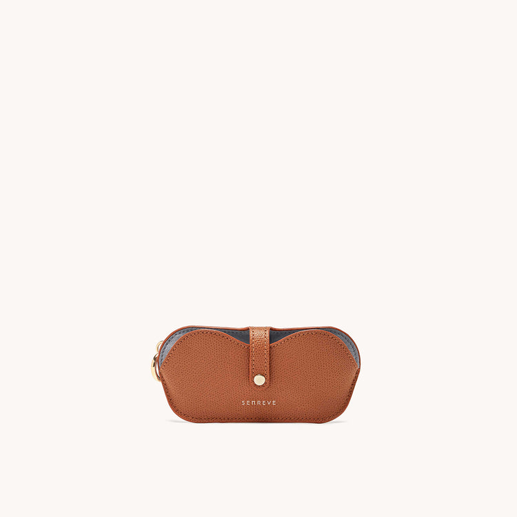 Lunettes case in chestnut front view.