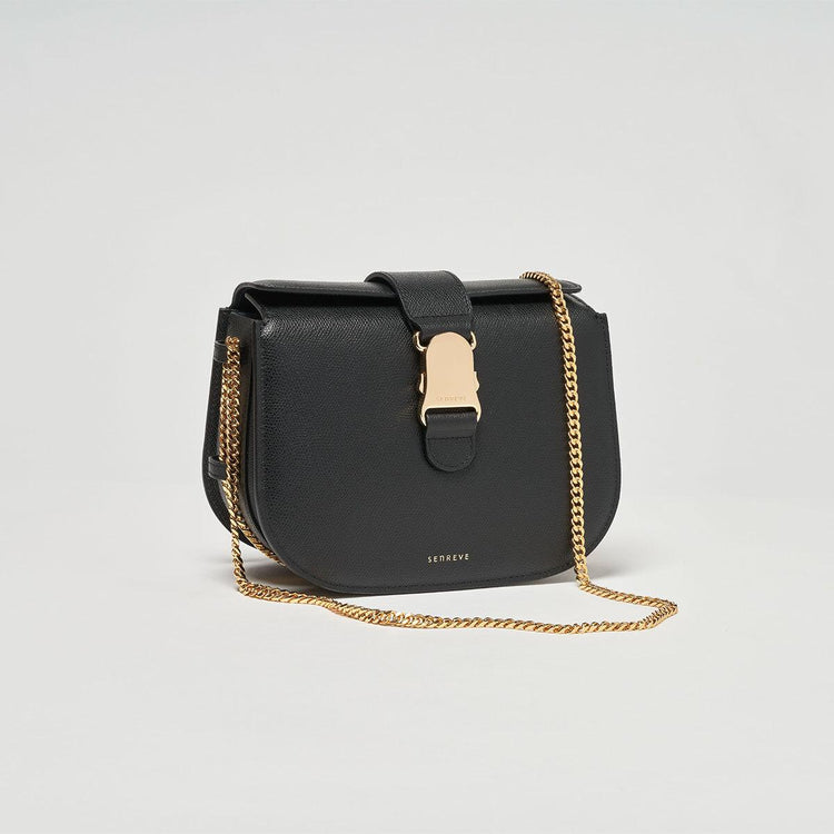 Flat long convertible chain in gold on noir cadence shoulder bag.