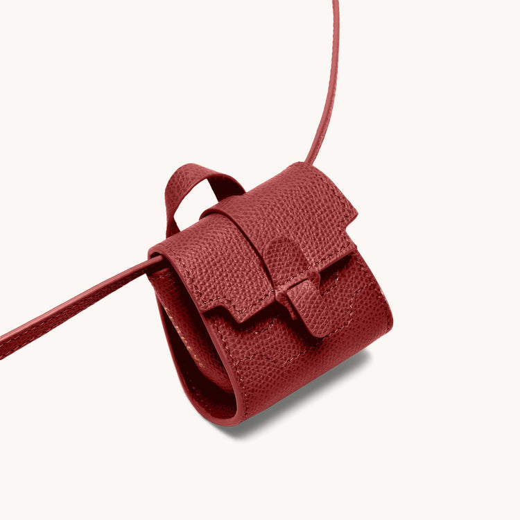 Milli maestra in merlot closeup.