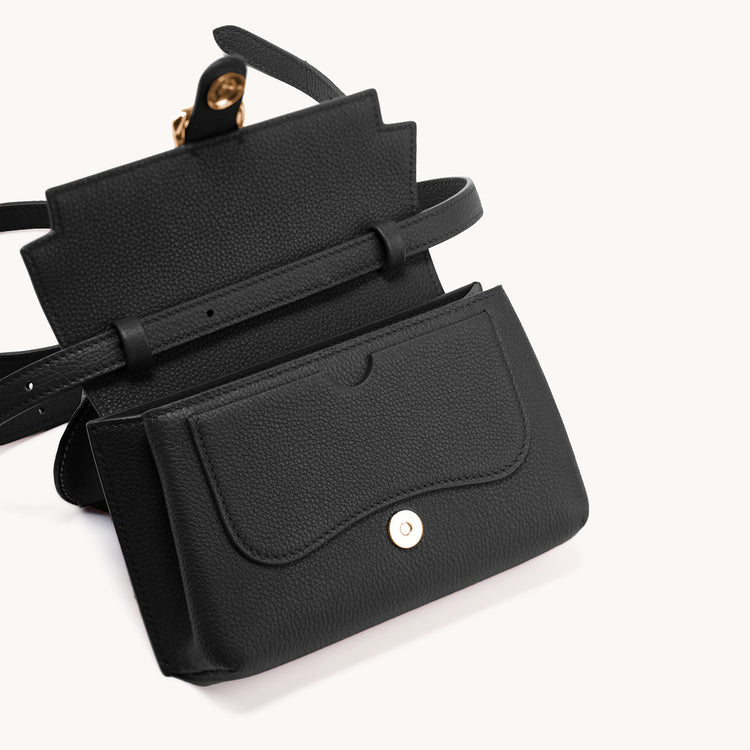 Almost Perfect | Mini Aria Élevée Belt Bag | Piccola 5 main