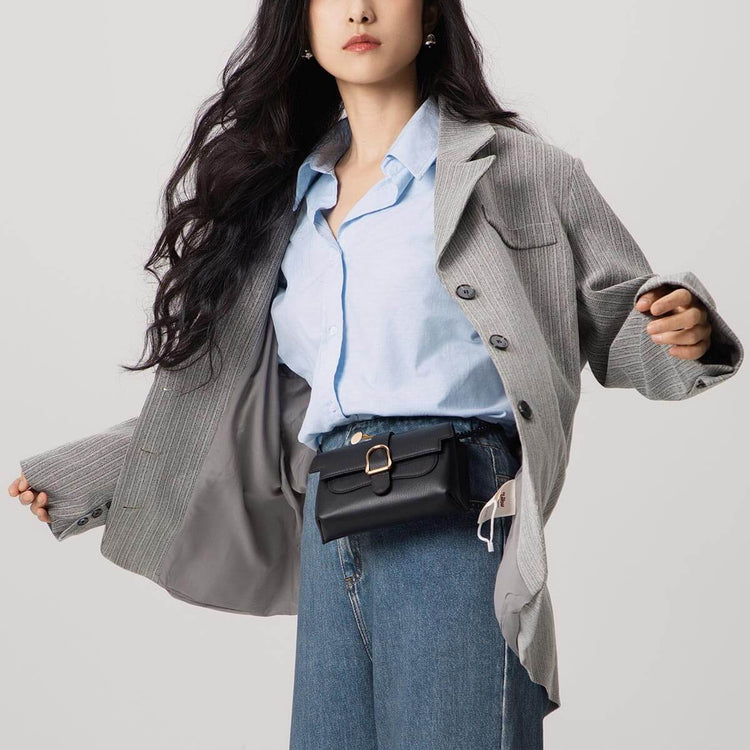 Almost Perfect | Mini Aria Élevée Belt Bag | Piccola 10 main