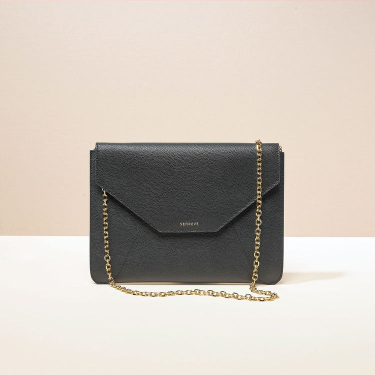 beveled shoulder chain on crossbody bag in black