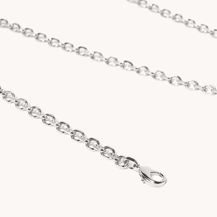 beveled shoulder chain in silver closeup view