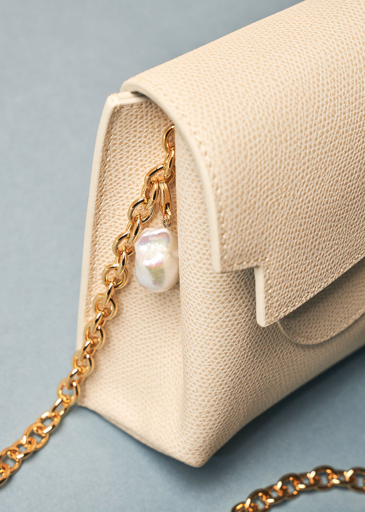 AURATE x SENREVE: Organic Pearl Gold Charm 4 main