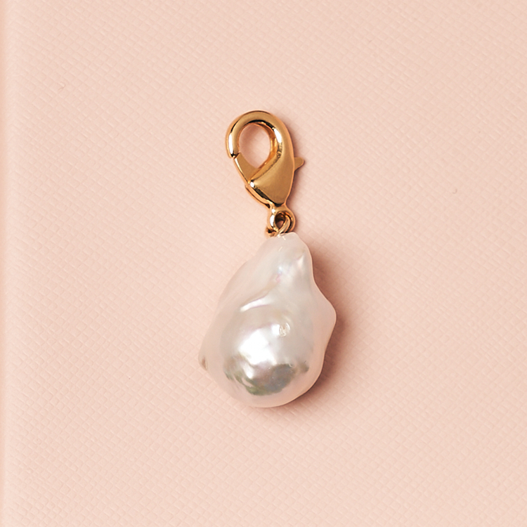 AURATE x SENREVE: Organic Pearl Gold Charm 1 main