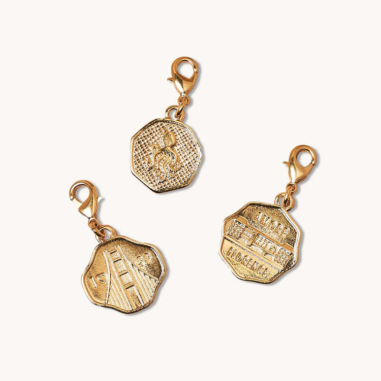 Close-up of Three Octopi Pendant Gold