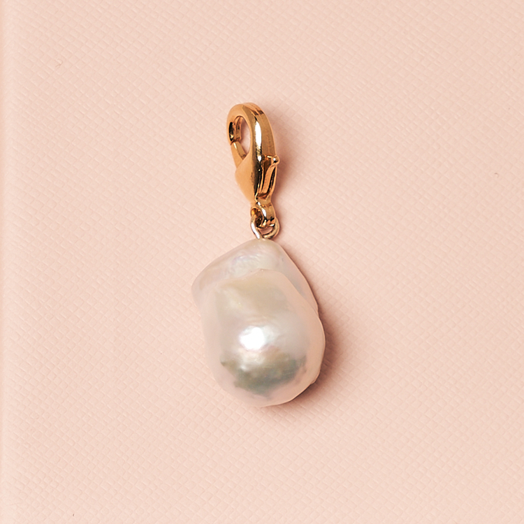 AURATE x SENREVE: Organic Pearl Gold Charm 3 main