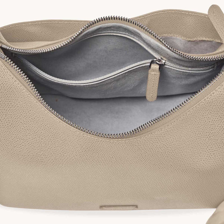 Strati Sporta Pebbled Sand with Silver Hardware Interior