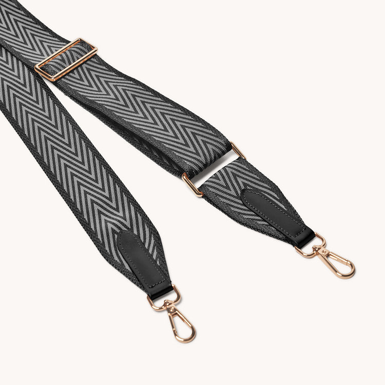 adjustable statement strap jacquard noir close up of metal slider and 2 clips on the end